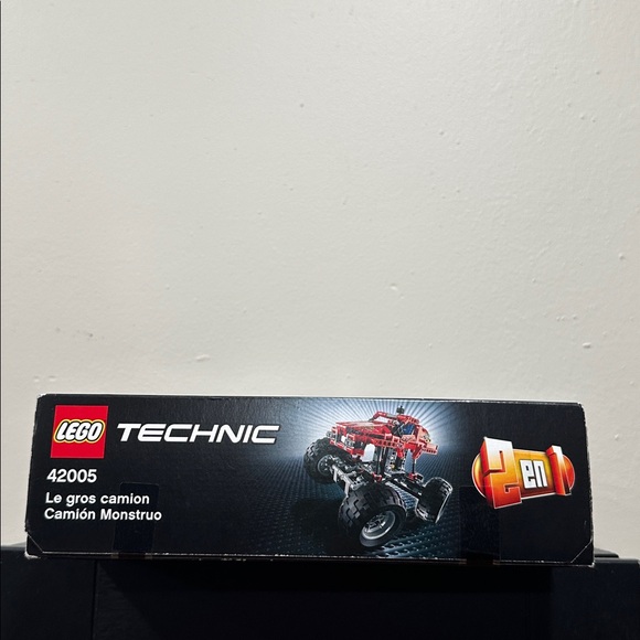 LEGO Technic Red and Black Monster Truck - Picture 4 of 6